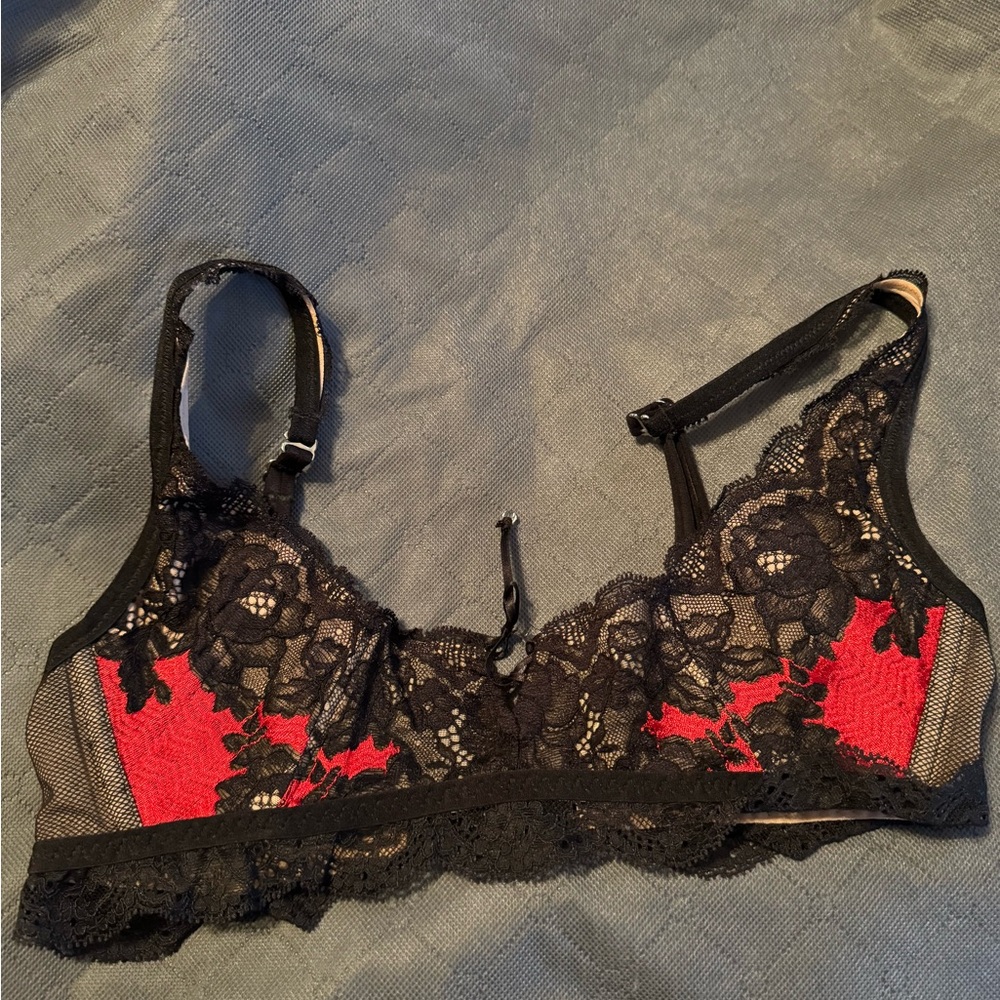 VICTORIA’S SECRET LACE BRA